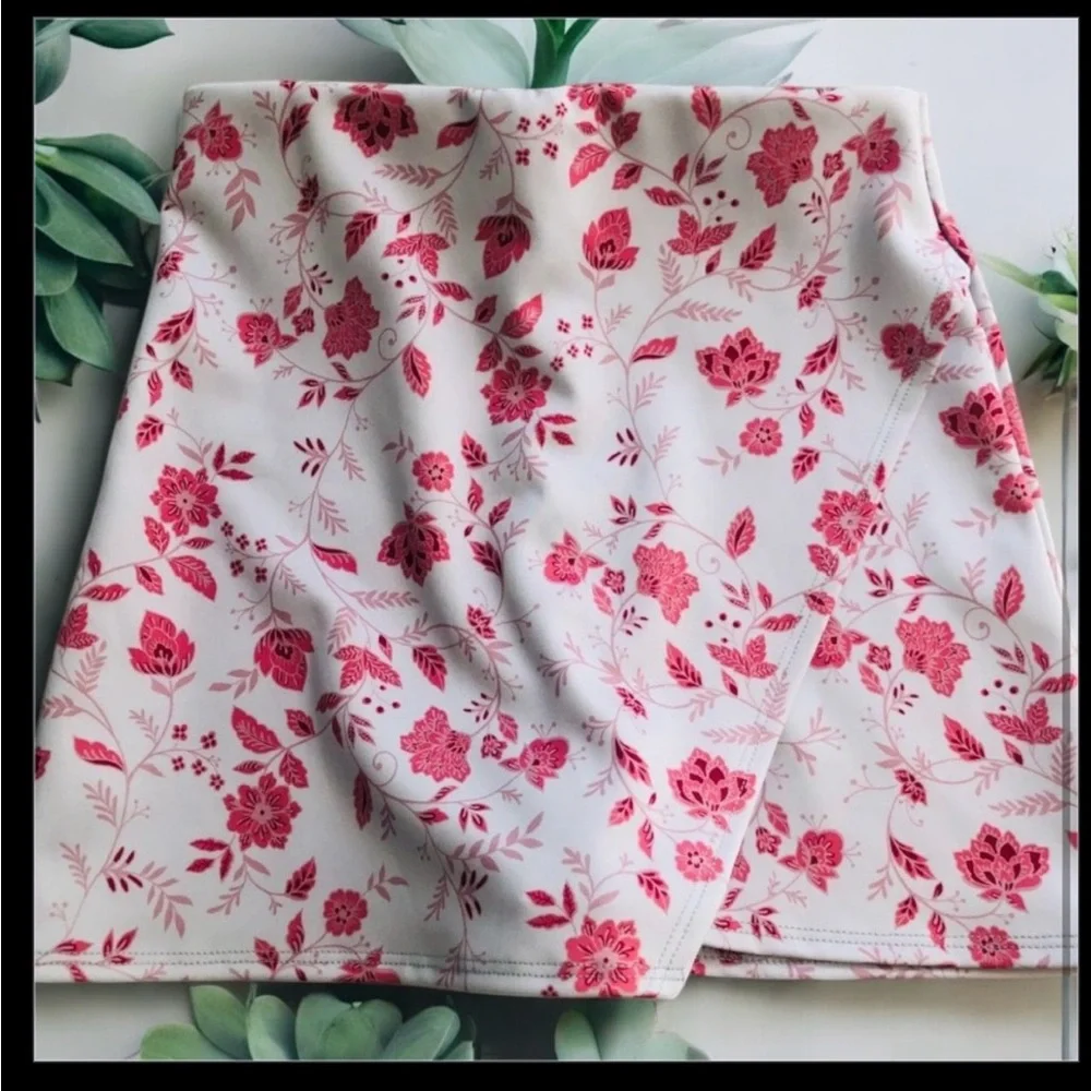 Missguided NWT Floral Wrap Over Skort  Size 0